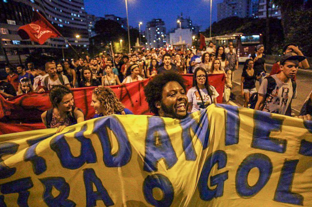 23_04 contra o golpe